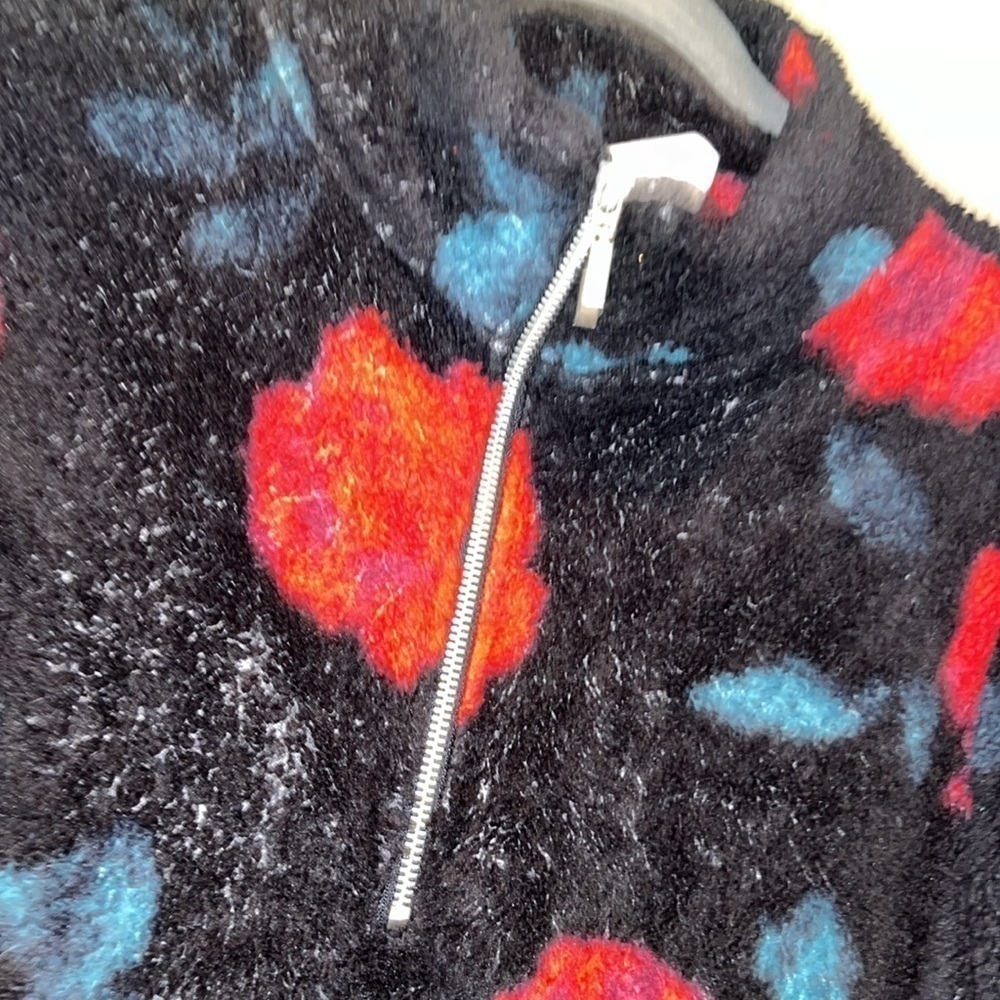 Lane Bryant LIVI 1/4 zip black cozy fleece red rose floral romantic size 18/20 - Picture 7 of 10